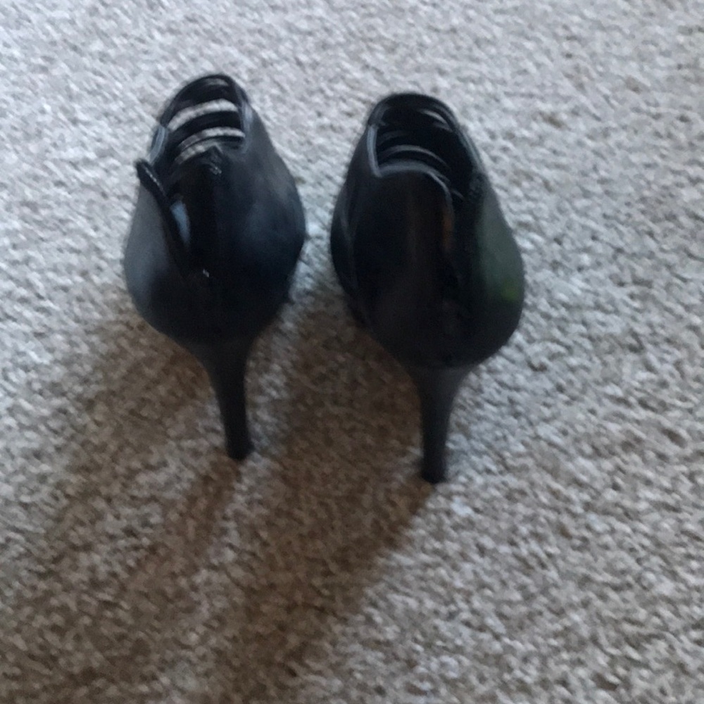 Heels - Picture 3 of 3